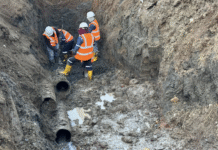 Daños en tuberías dejan sin servicio de agua a barrios de Cuenca