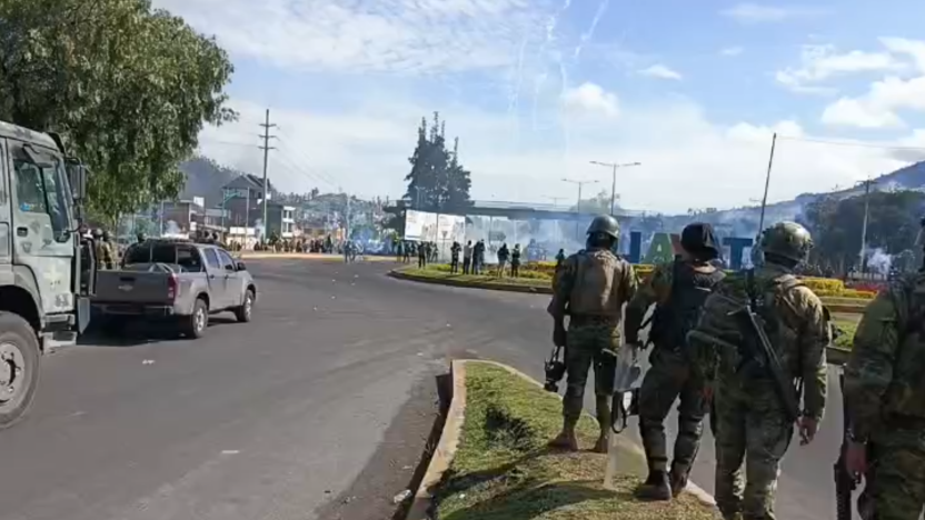 Alertan de 22 heridos y niños asfixiados por enfrentamientos en La Esperanza en Otavalo