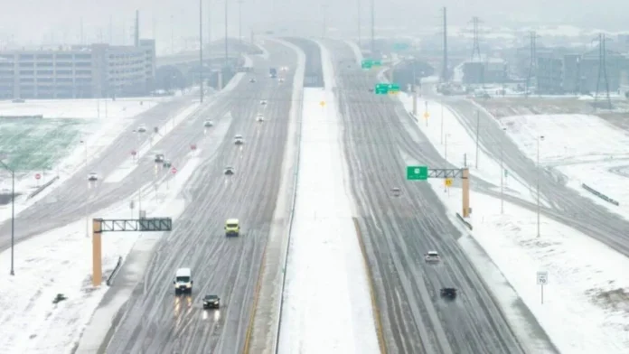 nueva-york-y-estados-vecinos-afectados-por-gran-tormenta-de-nieve-f12b372e.jpg_938638592
