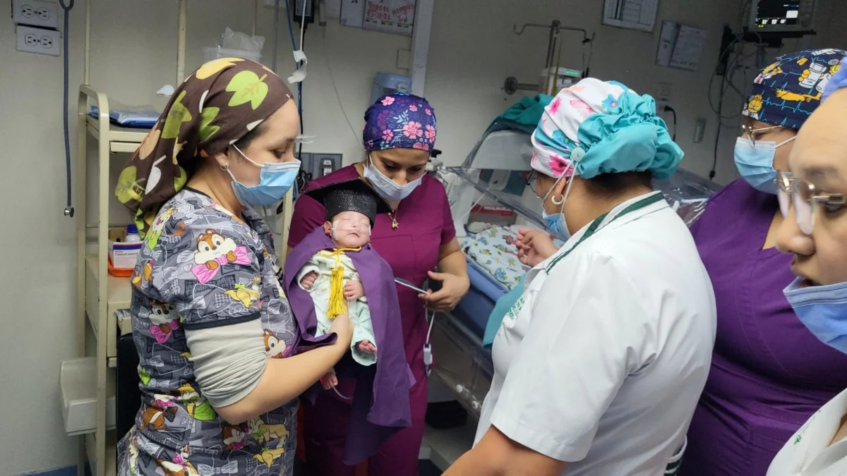 Cuenca: una bebé, con menos de 1 kilo de peso, fue dada de alta luego de 93 días en urgencias