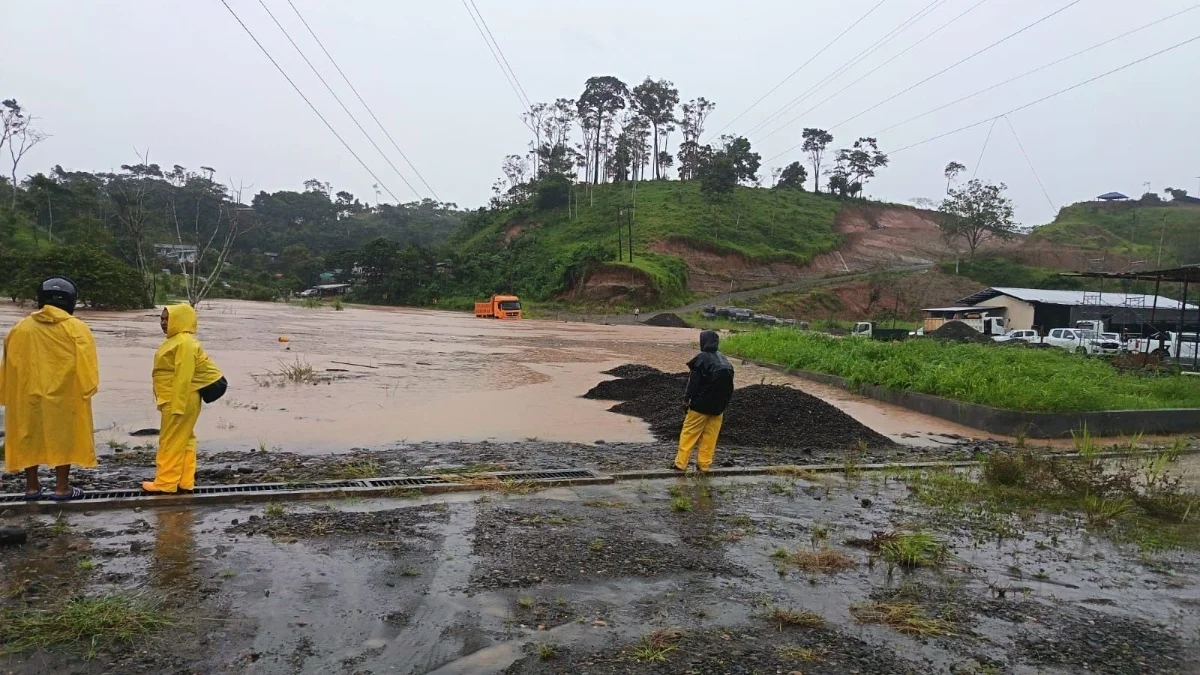 Decenas de viviendas afectadas por inundaciones en Orellana, tras desbordamiento de río