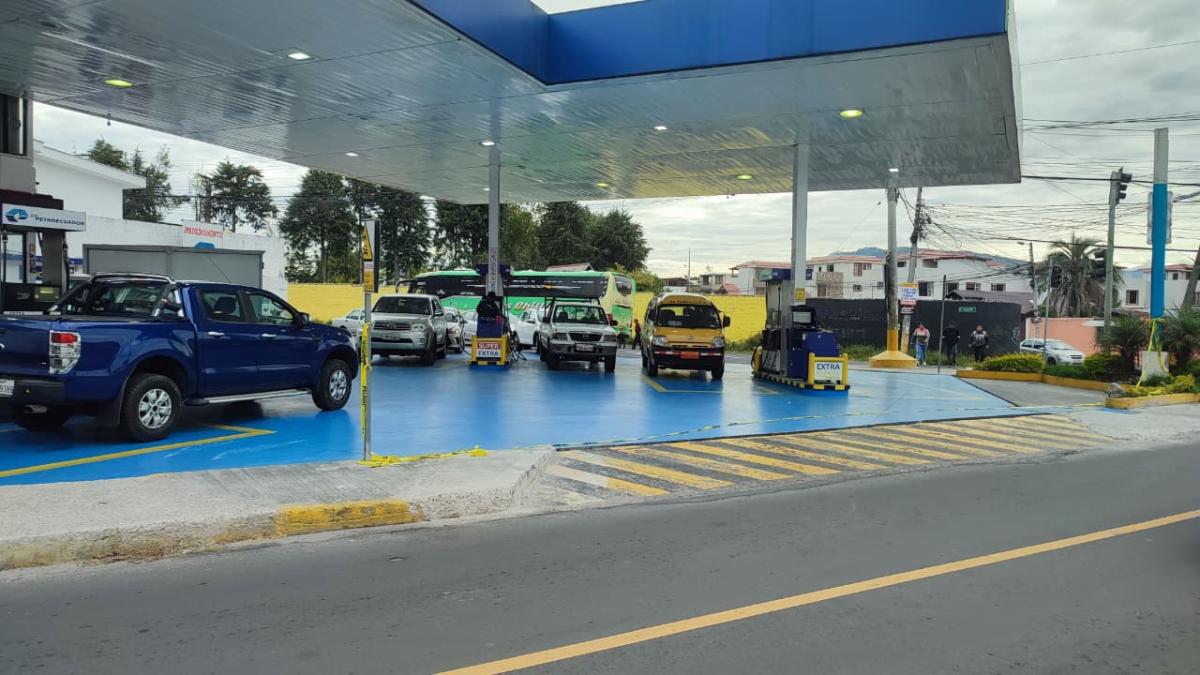 El abastecimiento de combustibles todavía es irregular en Quito, sobre todo de gasolina Extra