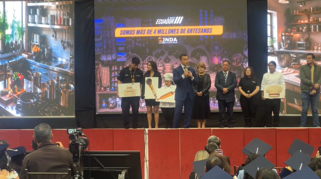 El Gobierno entrega en Azuay la primera Casa del Artesano y asigna recursos para las elecciones del gremio